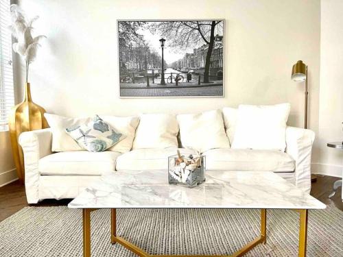 Spacious 2 Bedroom Venice Beach Villa