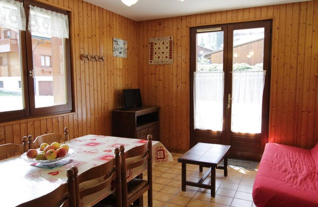 Spacious 2-BR Apartment in Le Grand-Bornand - Near Ski Slopes and Village Center