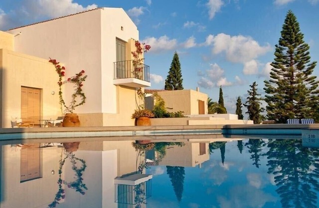 Spacious 2-Level Maisonette Villa, Stunning Views