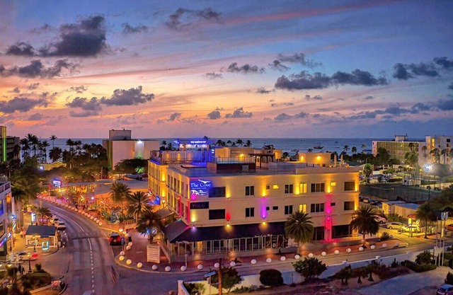 Spacious 2B 2,5B Condo ON the Palm Beach Strip - Walk to Everything!