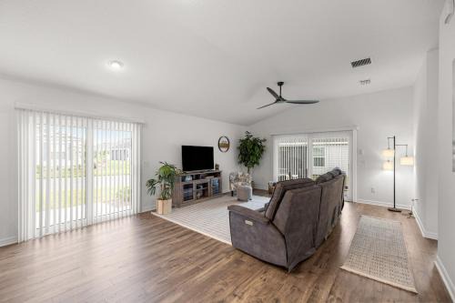 Spacious 2BR in The Villages With Golf Cart and King Bed