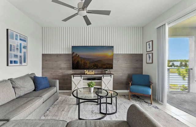 Spacious 2BR, Mickey Bedroom, Lake View