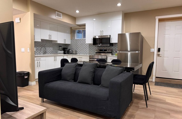 Spacious 2BR Suite w/King Beds & Walk-In Closets