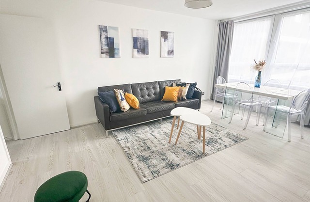 Spacious 3-Bed Flat in Hackney Haggerston with Great Transport Links!