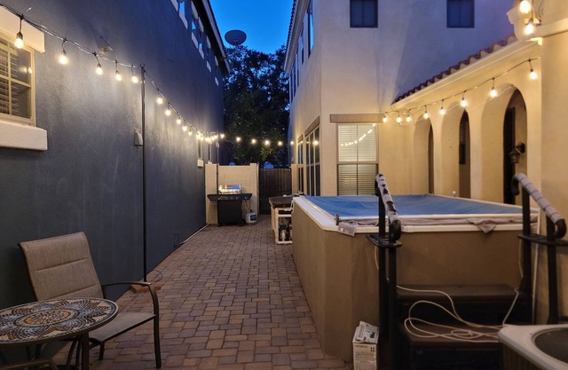 Spacious 3 Bedroom Home In Beautiful Higley Park - Walking distance to Agritopia