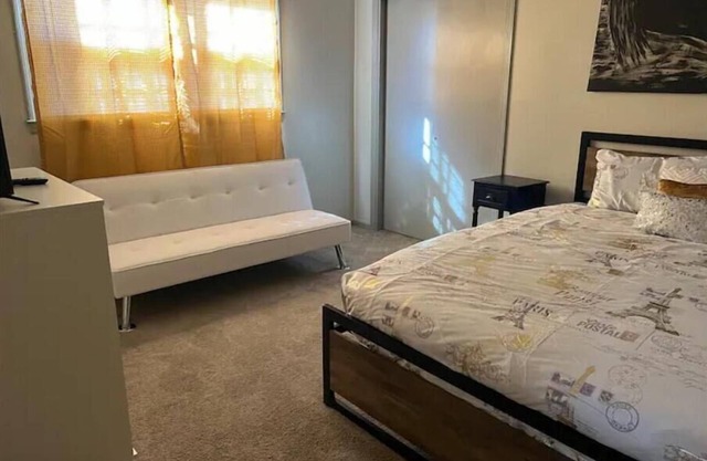 "Spacious 3-Bedroom Retreat with 4 Queen Beds and 2 Baths – Your Ideal Getaway!"