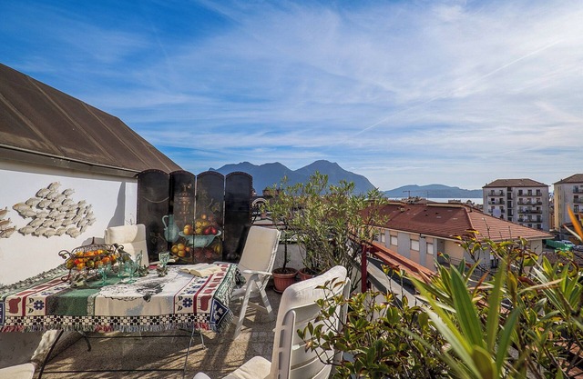Spacious 3-room apartment with 2 bathrooms, 3 balconies & beautiful lake view