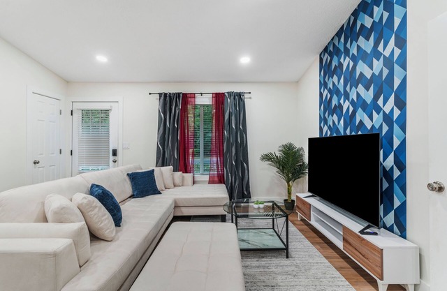 Spacious 3BD House - BBQ - Backyard Games & Sports