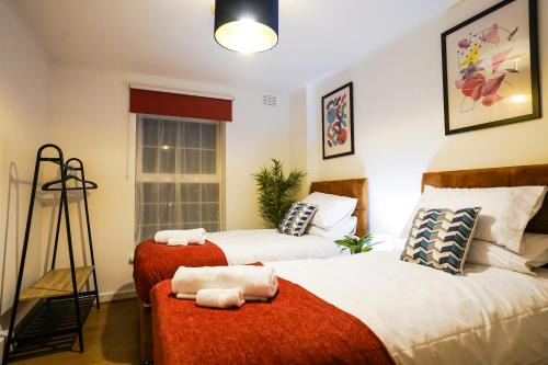 Spacious 3BR Apartment in Enfield, North London, Ideal for Contractors and Relocators