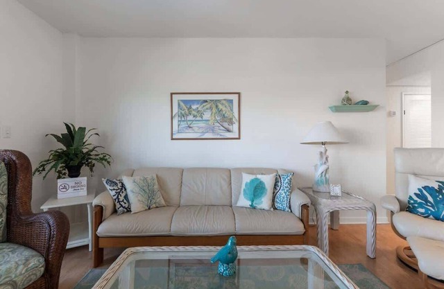 Spacious 3BR Beachfront Condo w/Balcony & Parking