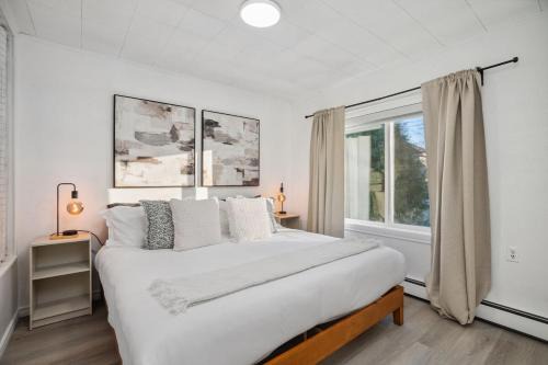 Spacious 3BR Family Home with Yard and Street Parking for 8