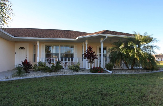 Spacious 4 Bdrm -3 Bath home with heated pool in Deep Creek, Punta Gorda