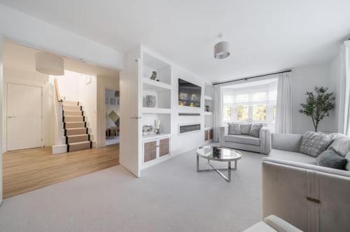 Spacious 4 Bed Home for Contractors & Families