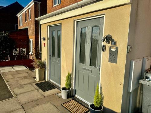 Spacious 4-Bed House Close to City Centre