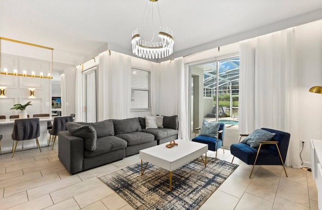 Spacious 4 Bed Town Home with Splash Pool-960LS