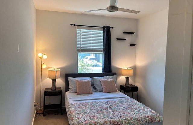 Spacious 4-bedroom house in welcoming San Tan Valley with WiFi, AC