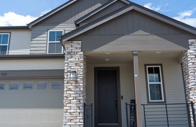 Spacious 4-bedroom house in wonderful Commerce-City,