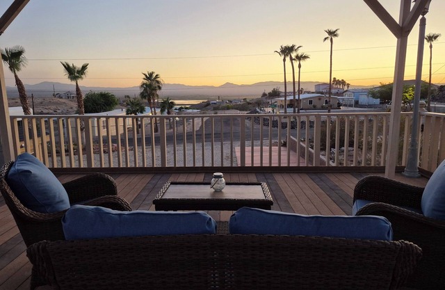 Spacious 4-bedroom house with AC, WiFi in wonderful Golden Shores