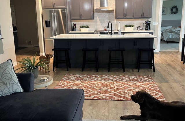 Spacious 4-bedroom/4 bath house with WiFi and AC in Kaukauna.