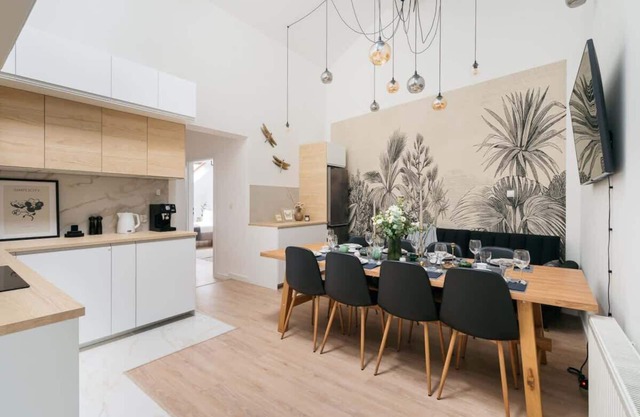 Spacious 4-bedroom apartment in the city center