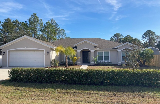 Spacious 4-bedroom house with AC and WiFi in brilliant Palm Coast