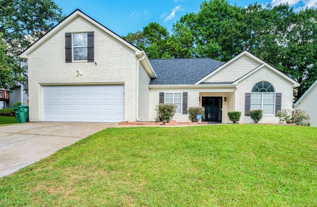 Spacious 4-bedroom house in charming Stonecrest