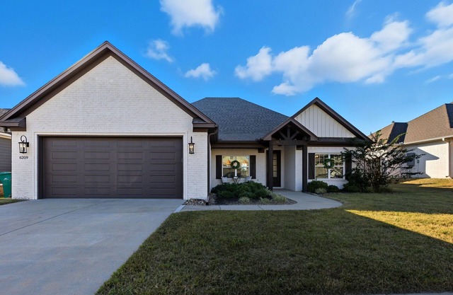 Spacious 4-bedroom house with an office and fitness area in Alexander