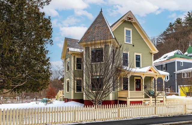 Spacious 4-bedroom house in charming Woodstock