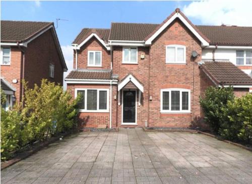 Spacious 4 bedroom house