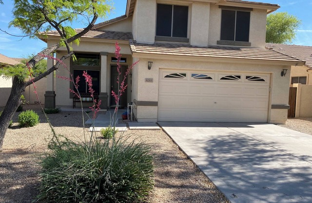 Spacious 4-bedroom house in Gilbert with AC