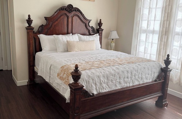 Spacious 4-bedroom house in peaceful Louisa with AC, fitness room