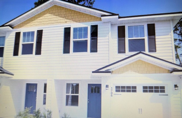 Spacious 4-bedroom townhome in awesome Jacksonville, Florida. Near the Beach.