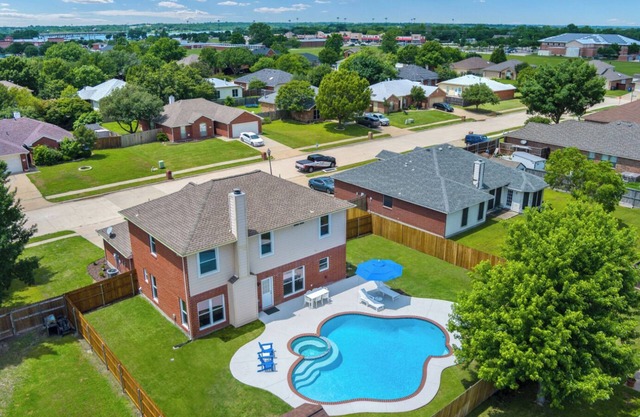 Spacious 4 Bedroom with Private Pool