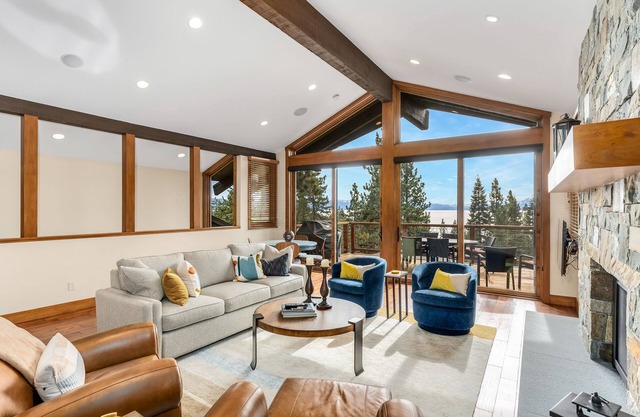 Spacious 4BR Dollar Point Home w/Lake Tahoe Views, Private Hot Tub, Pool Table, Close to Skiing!
