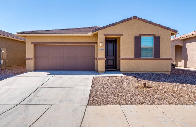 Spacious 4BR Home, 3BA, sleeps 8