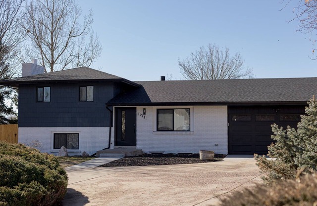 Spacious 4BR Near Downtown Patio & EV Charger