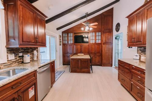 Spacious 4BR Retreat with Salt Water Pool and Hot Tub