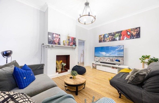 Spacious 4BR Straithfield house close 2 airport city