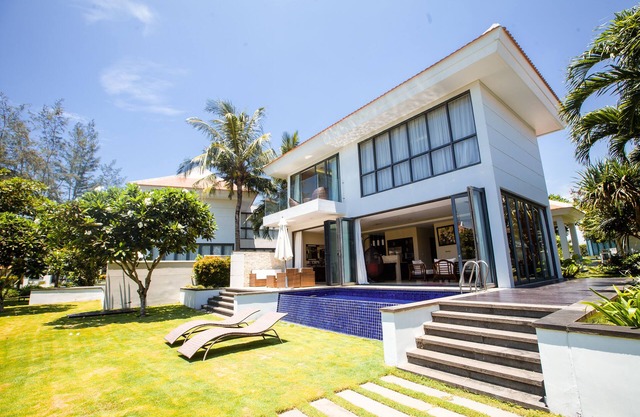 Spacious 4BRs Pool Villas, 3 mins to the Beach