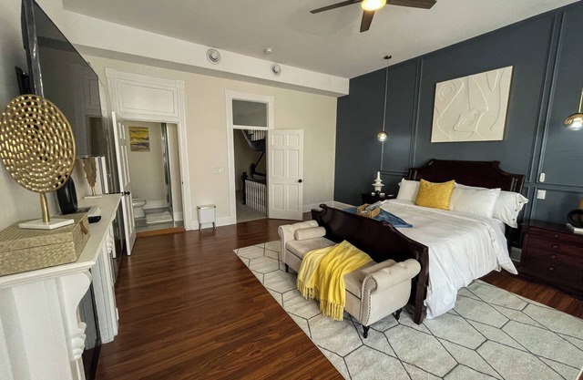 Spacious 5-bdrm house w/WiFi, AC, and Laundry in charming MT. Vernon Baltimore