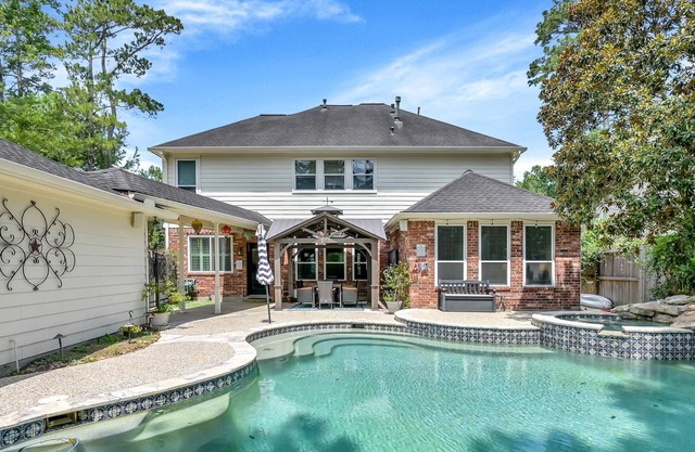 Spacious 5-Bed Home with Private Pool, Hot Tub, Game Room & Outdoor Oasis in a Prime Location!