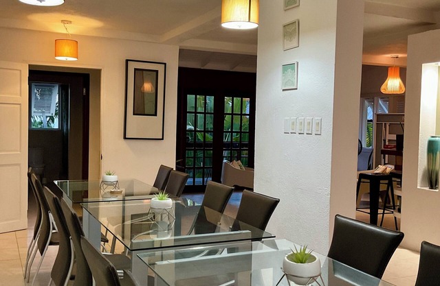 Spacious 5-Bedroom Retreat – Sleeps 10 (+ Optional Apartment for 2 More!)