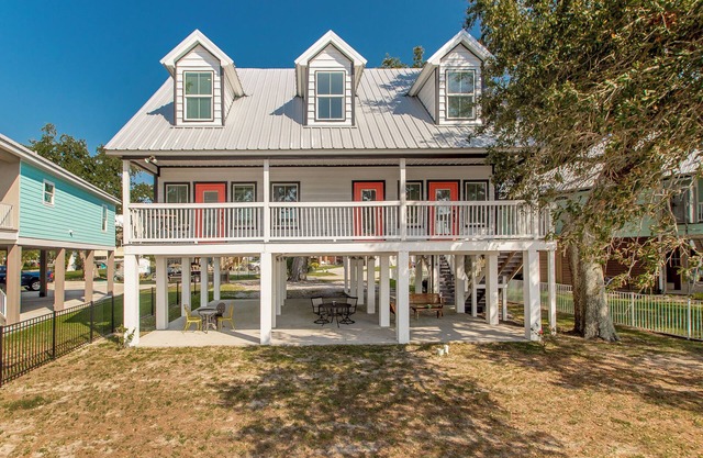 Spacious 5-bedroom house in Charming Long Beach