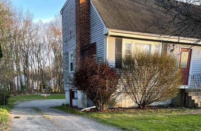 Spacious 5-bedroom house with WiFi, AC in delightful Rockland