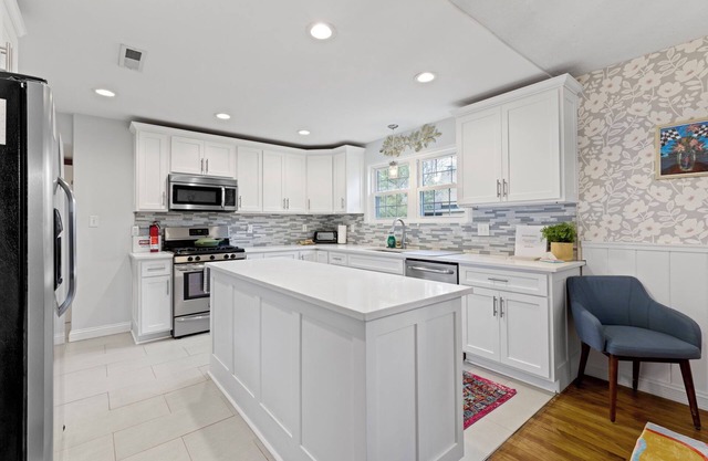 Spacious 5-bedroom house w/1.5 Kitchens & Beautiful Yard near Broad Ripple