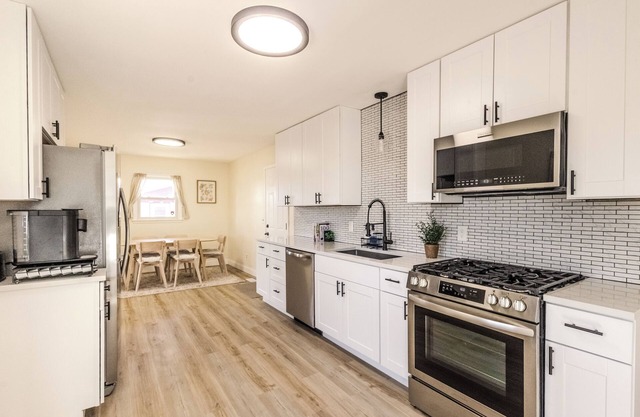 Spacious 5-bedroom house with AC, WiFi in welcoming Minneapolis near Downtown