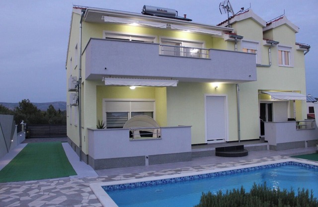 Spacious 5-bedroom villa in charming Šibenik with swimming pool, mini wellness