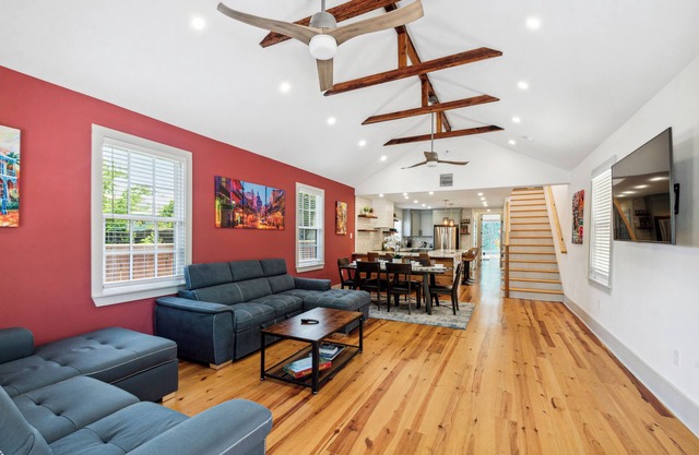 Spacious 5 BR 3.5 bath w private backyard