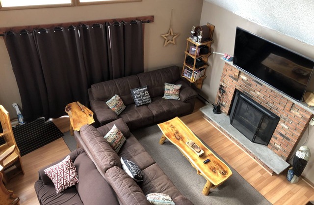 Spacious 5 BR/3 BA Pocono Chalet game room in the Hideout