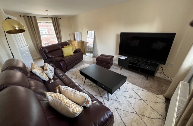 Spacious 5BRM Townhouse – Ideal for Contractors, Corporate Stays & Family Visits